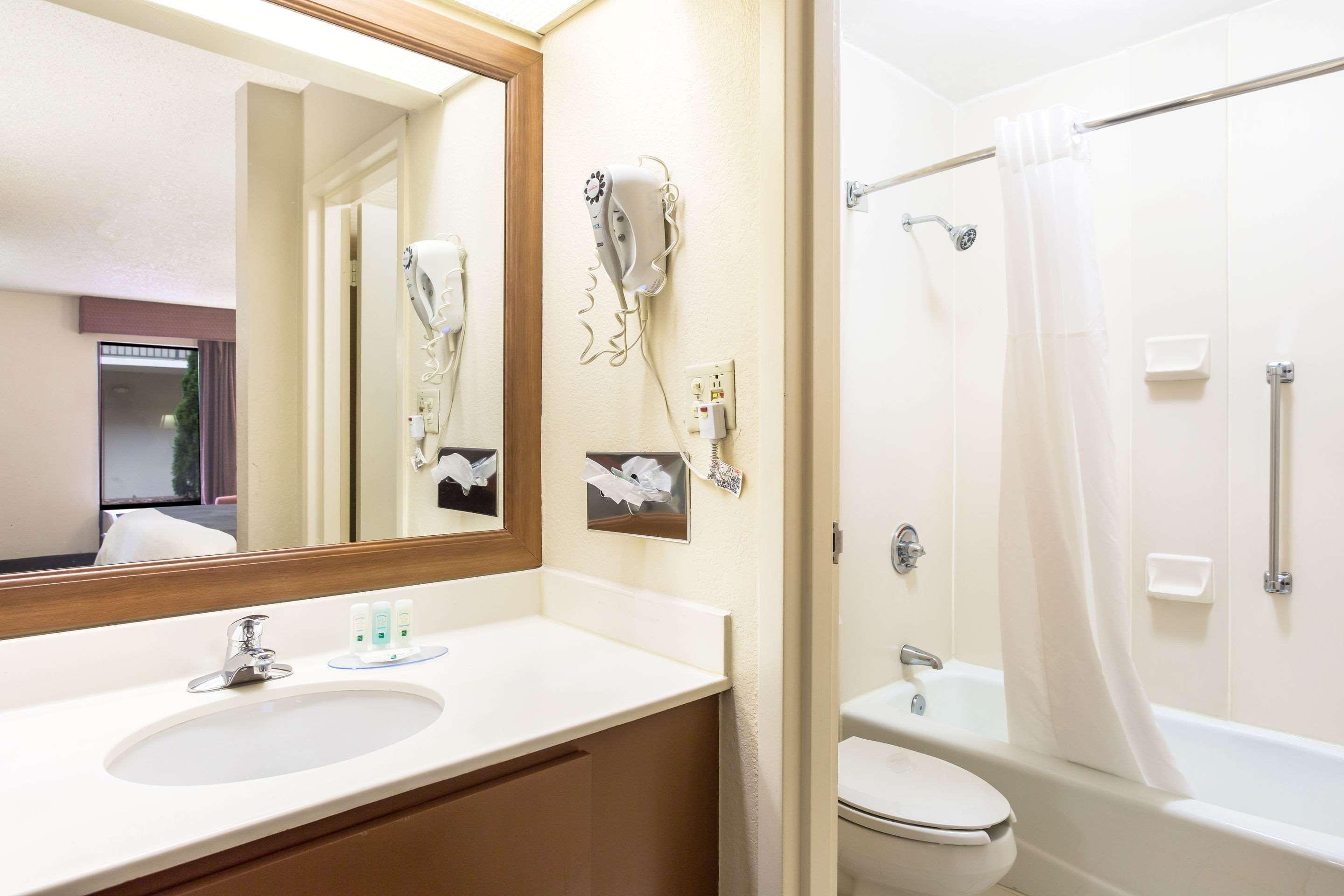 Quality Inn - Hamilton Place 19/20