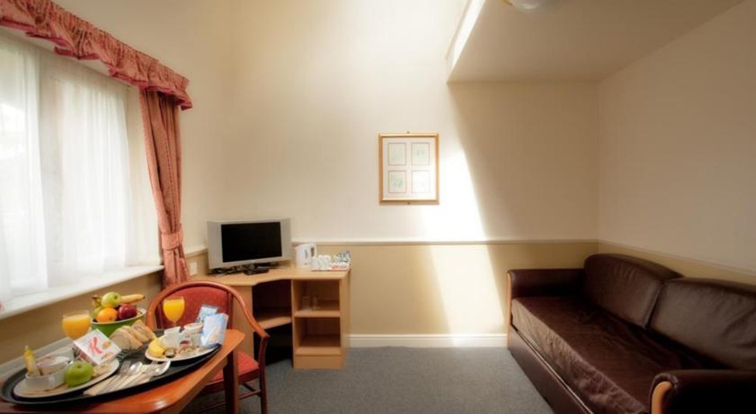 Moreton Park Lodge 14/20