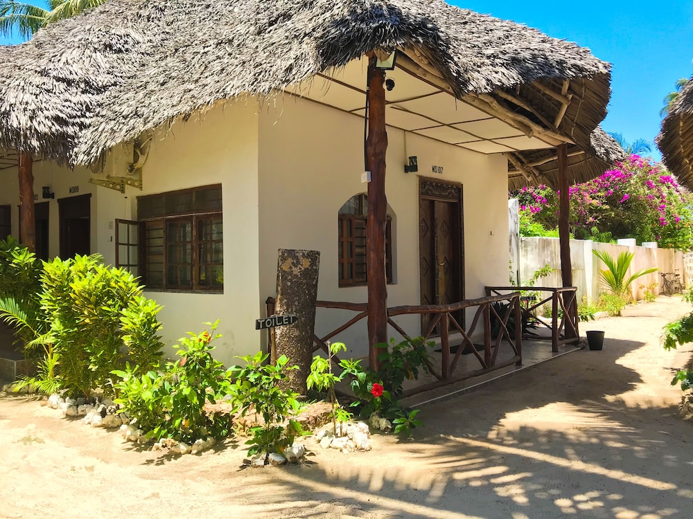 Jambiani White Sands Beach Bungalows 4/68