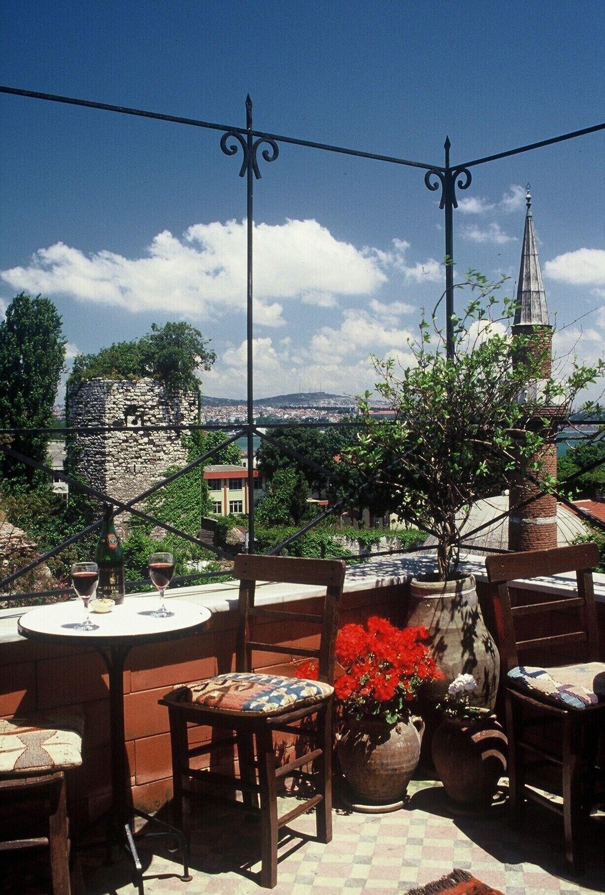 Hotel Empress Zoe 83/100