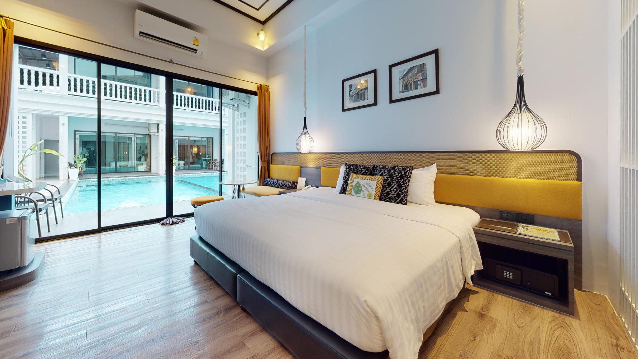 Room, King Bed, Pool Access