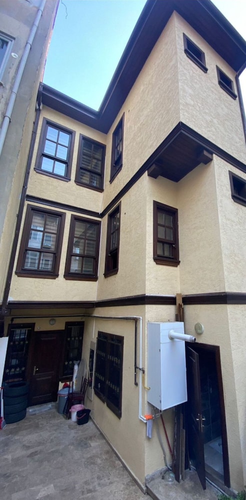 Guner Hotel 7/42