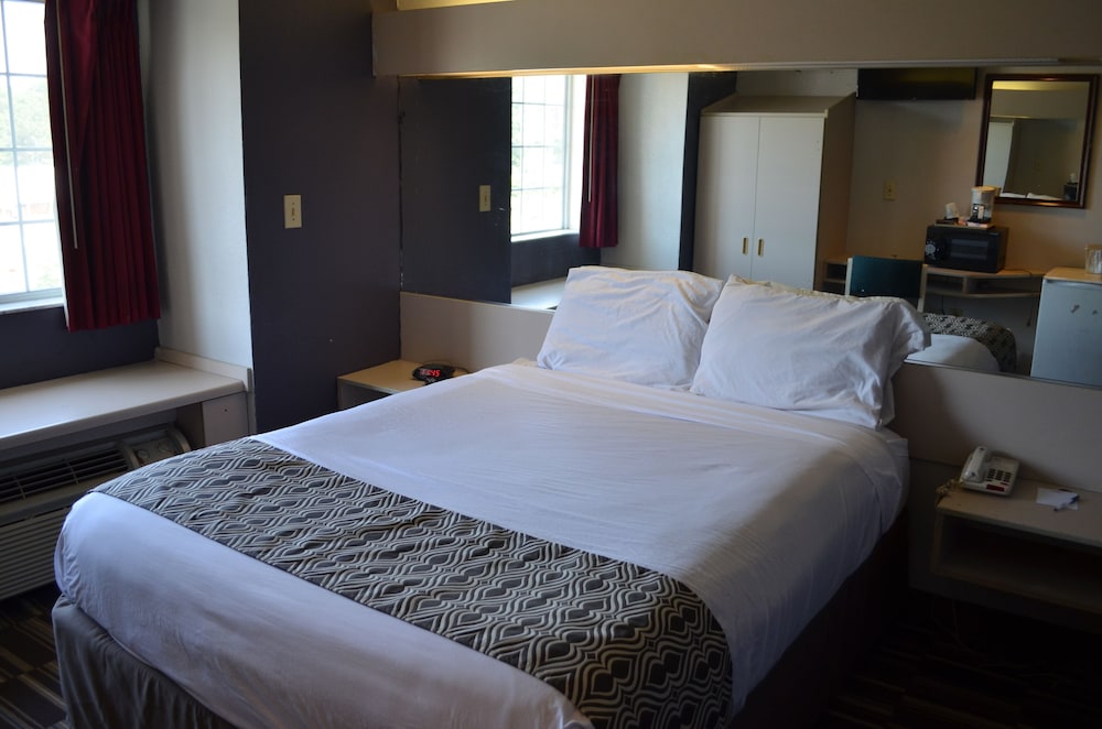 غرفة بسرير كوين للمدخنين، Microtel Inn &amp; Suites by Wyndham Union City/Atlanta Airport 2/2