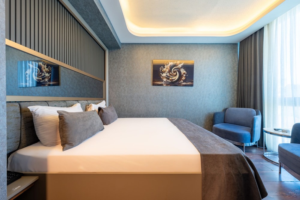 Eagle Palace Suites 16/50