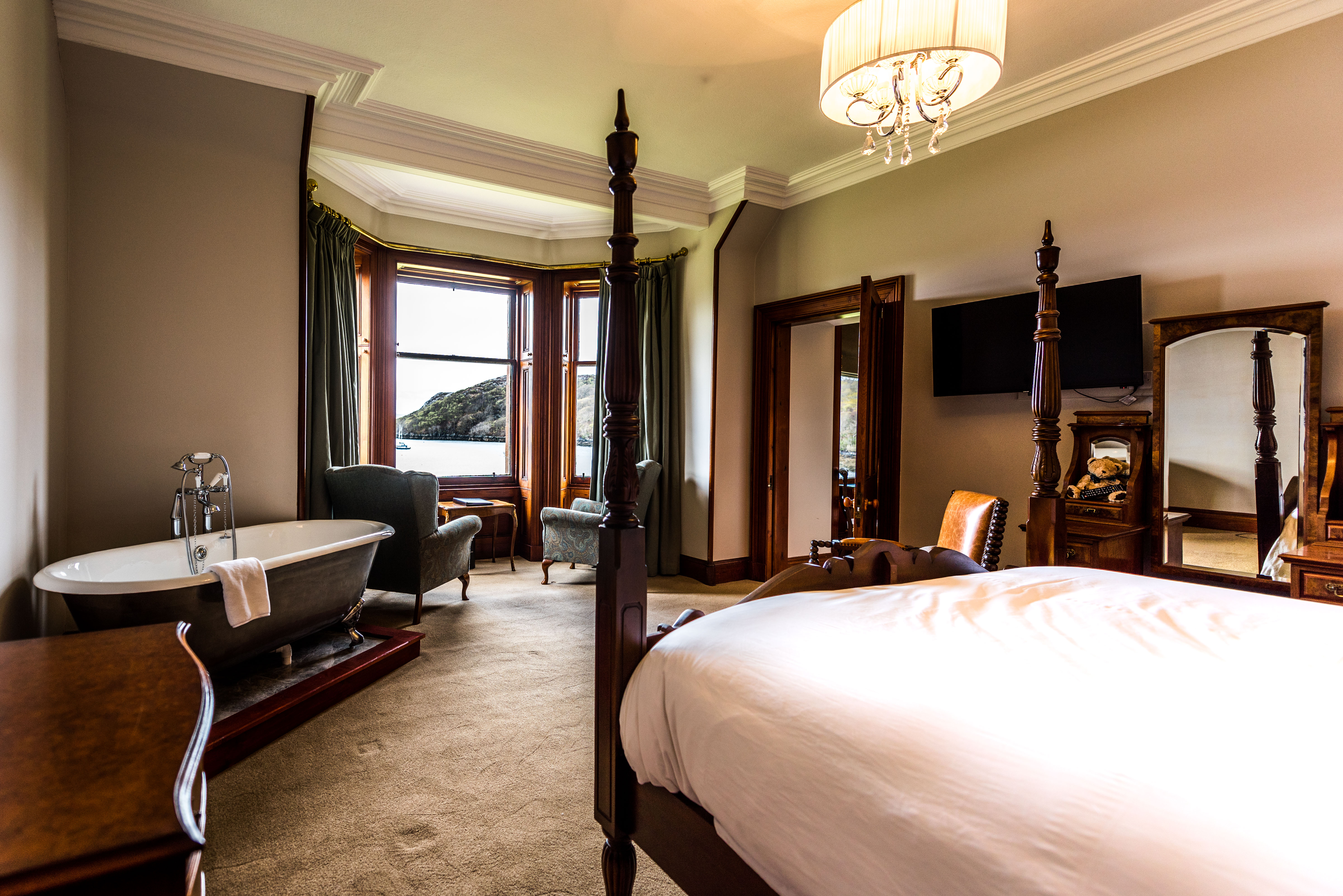 Suite, Loch View