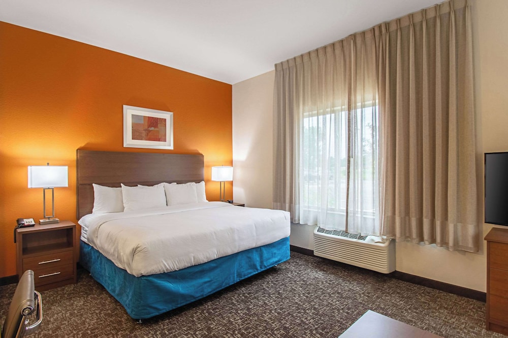 SUITE, KING BED
