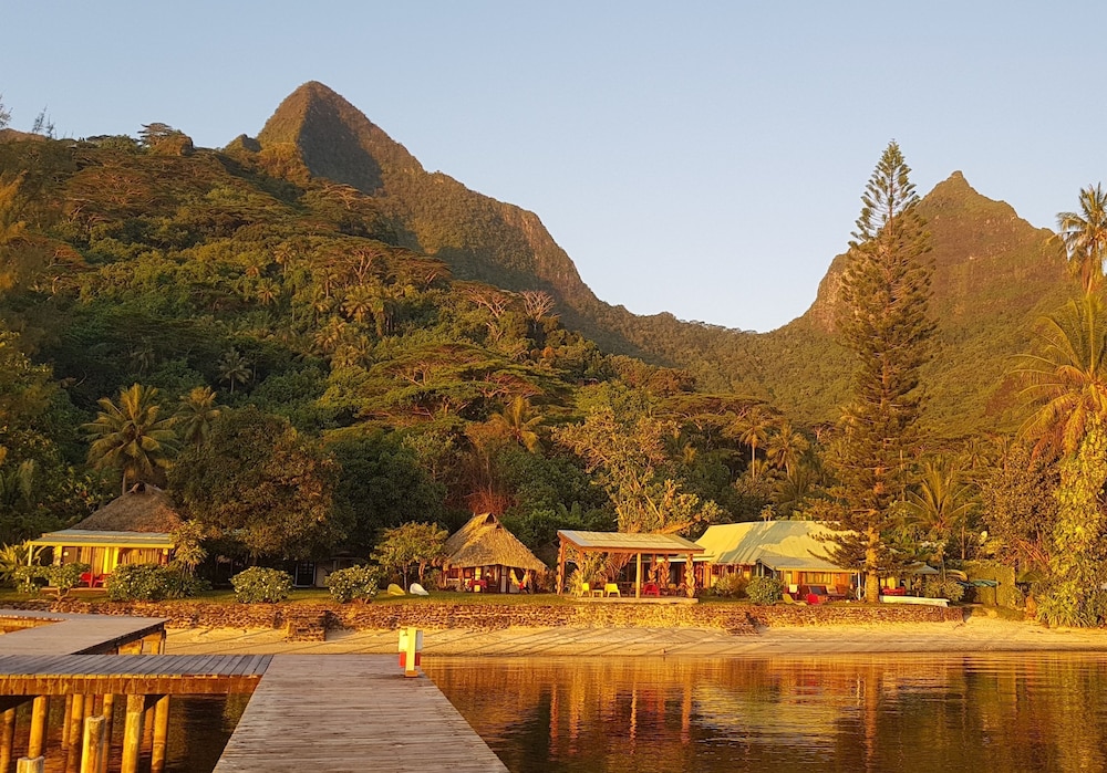 Linareva Moorea Beach Resort 43/50
