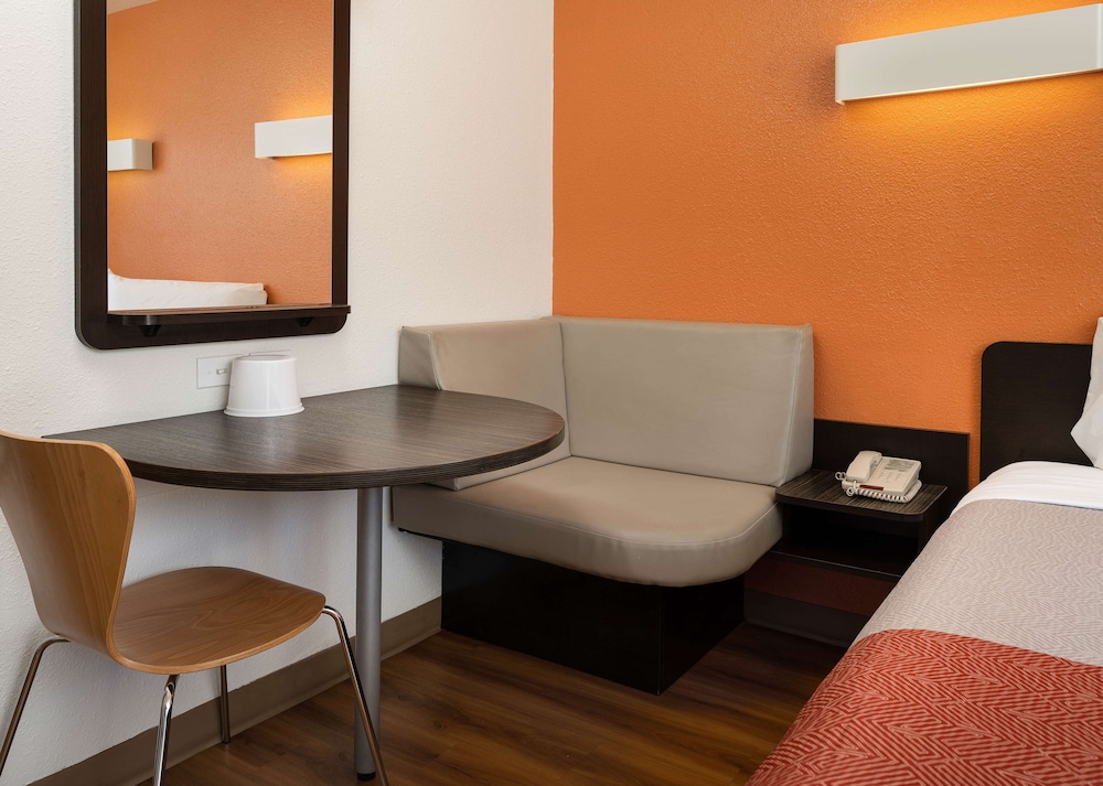 Motel6 Temecula, CA - Historic Old Town 36/62