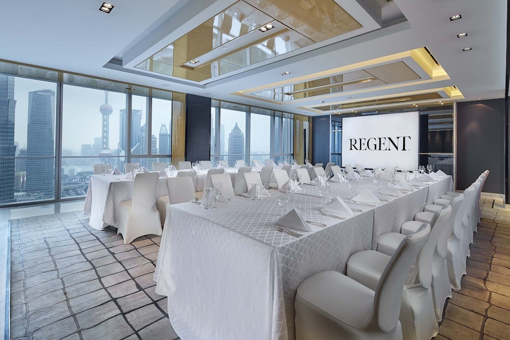 Regent Pudong Shanghai 67/84