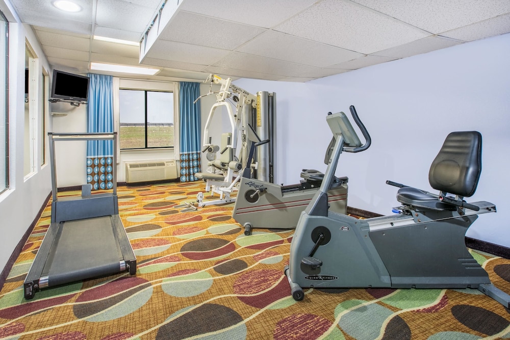 Super 8 by Wyndham Garland North Dallas Area 20/29