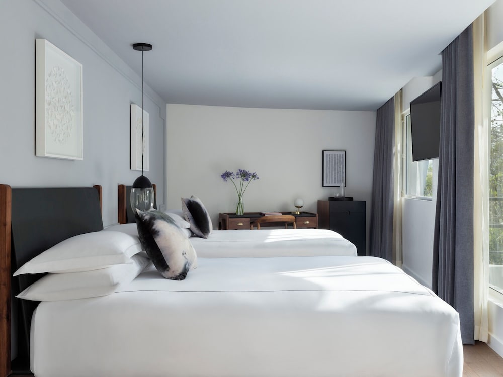 Premium, 2 Queen Beds, Atrium View, Terrace