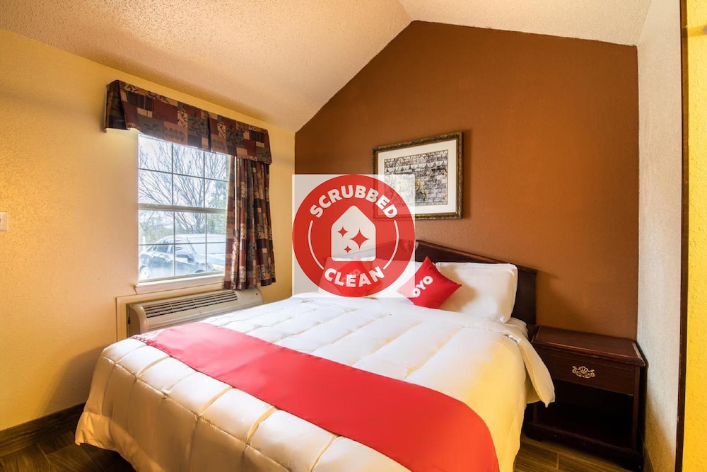 OYO Hotel Decatur TX Hwy 287 Northwest 20/32
