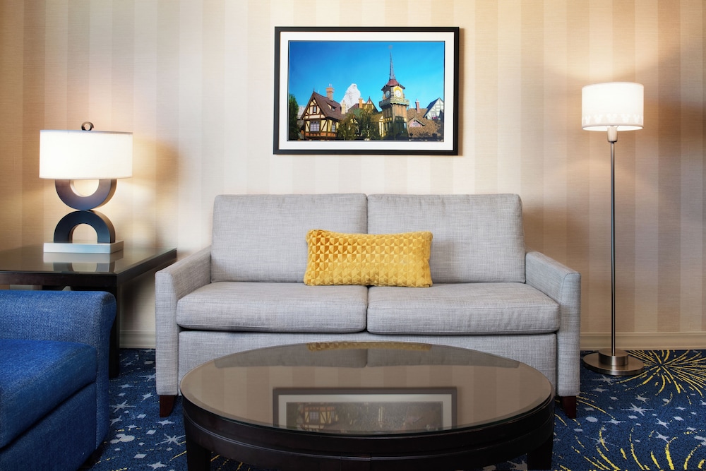 Disneyland Hotel 52/70