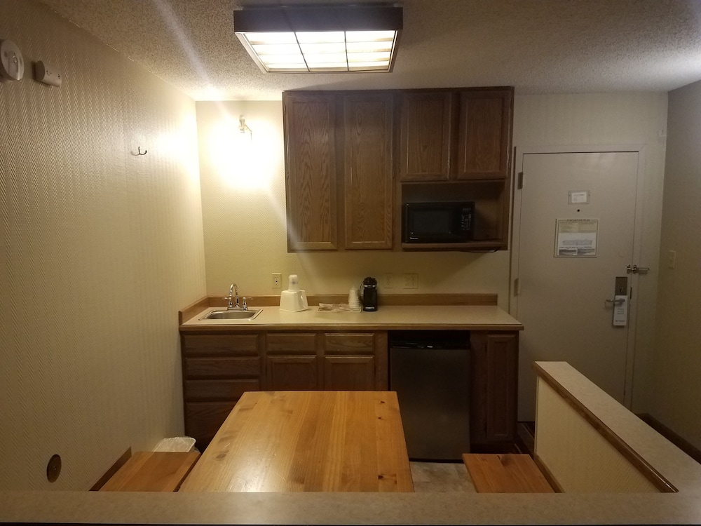 Rock Island Inn & Suites Marshalltown 44/55