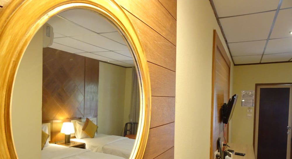 WANATHARA HEALTH RESORT AND SPA 50/50