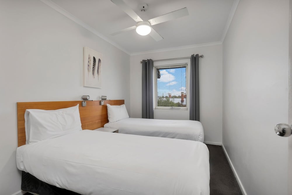 3 BEDROOMS, SUITE