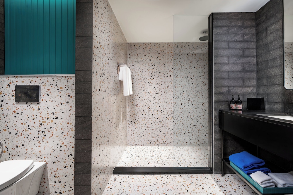 M Social Hotel Phuket 48/50