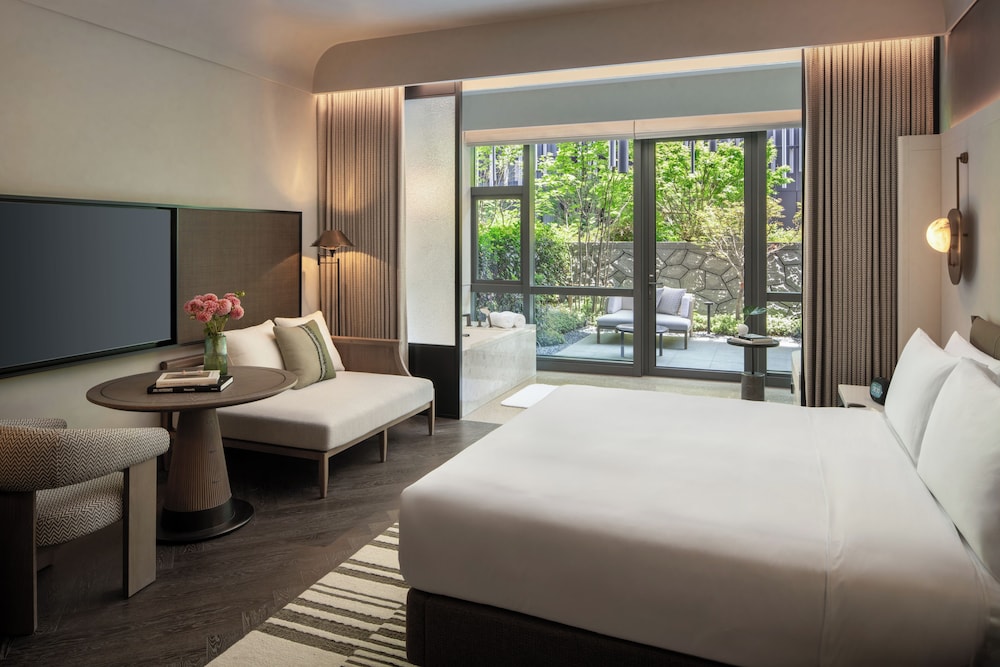 Premium, King Bed, Outdoor Living Area