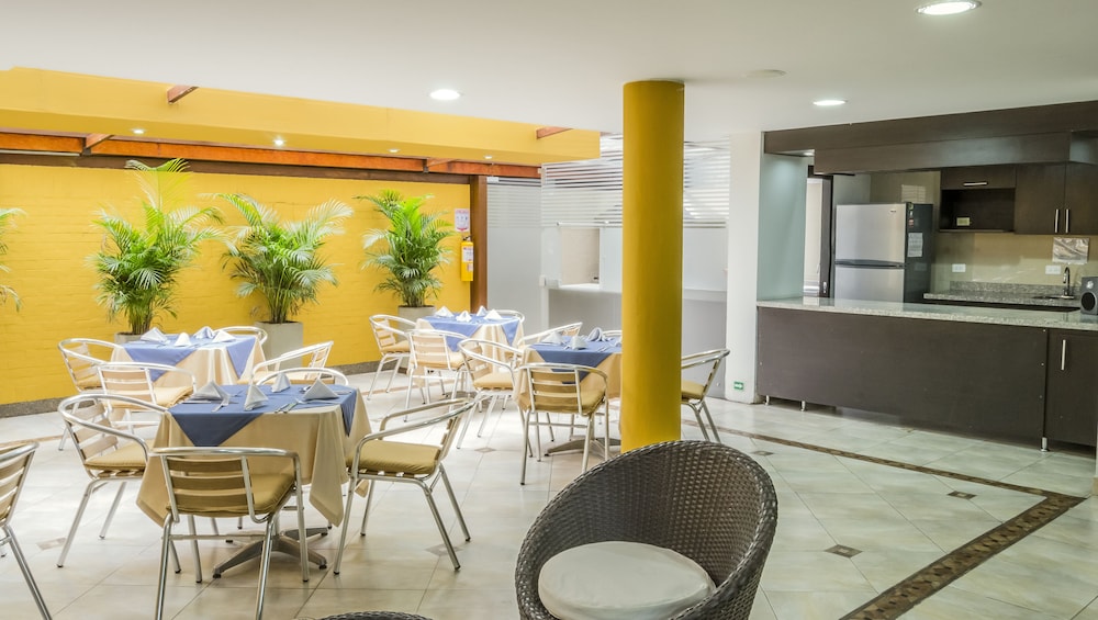 Regency Suites Hotel Boutique 40/53