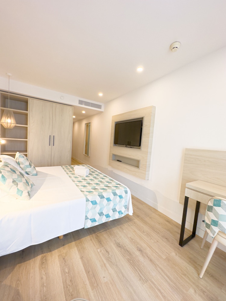 Diamant Hotel and Aparthotel 33/77