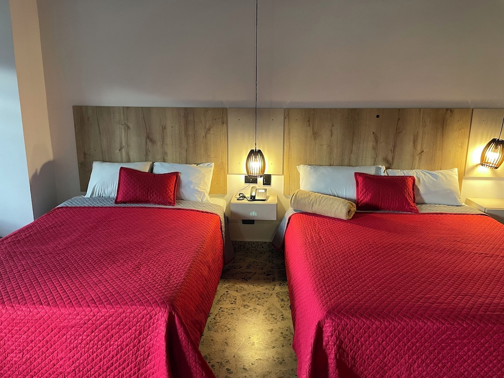 شقة سوبيريور بسرير مزدوج وسريرين منفصلين بإطلالة على المدينة بجاكوزي، Ofix Hotel 8/10