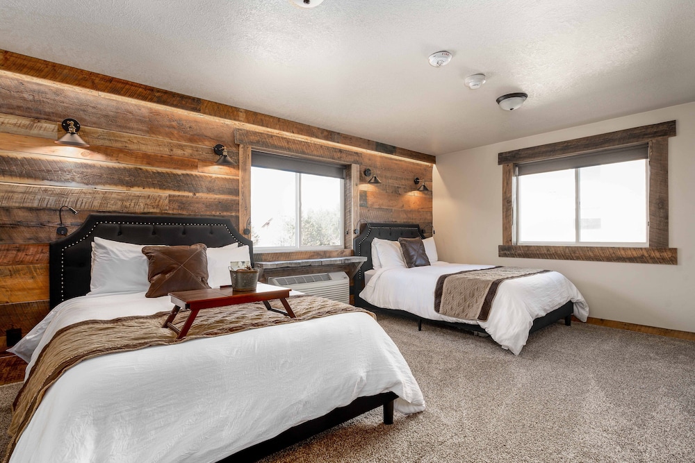 The Adventure Inn Yellowstone 8/42