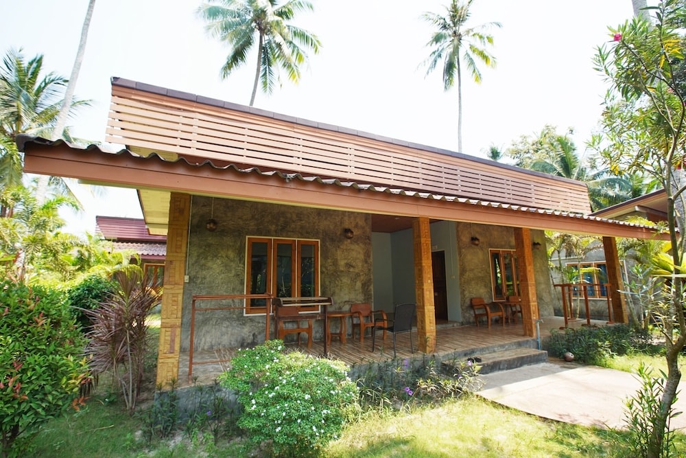 Sea Far Resort 4/72