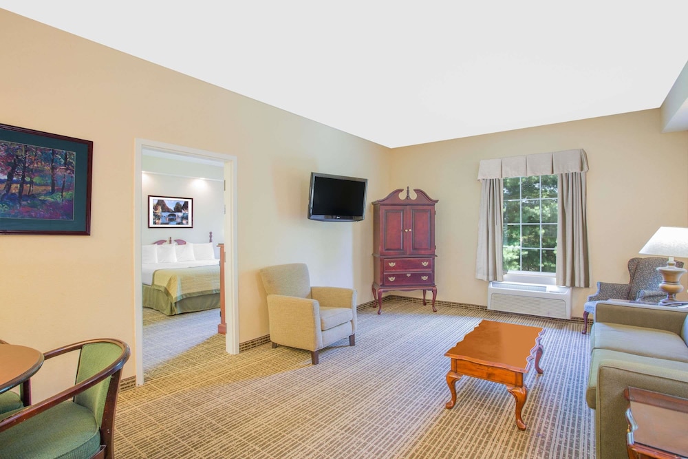 Comfort Inn Martinsville 30/37