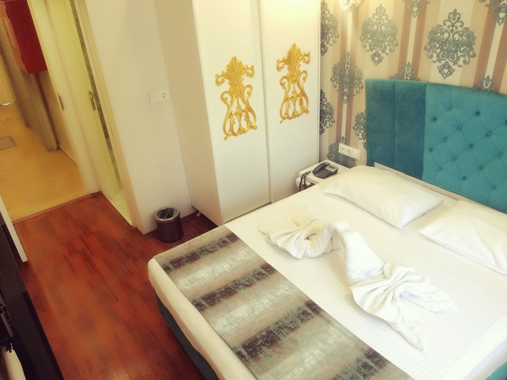 By Historial Hotel Due 24/35
