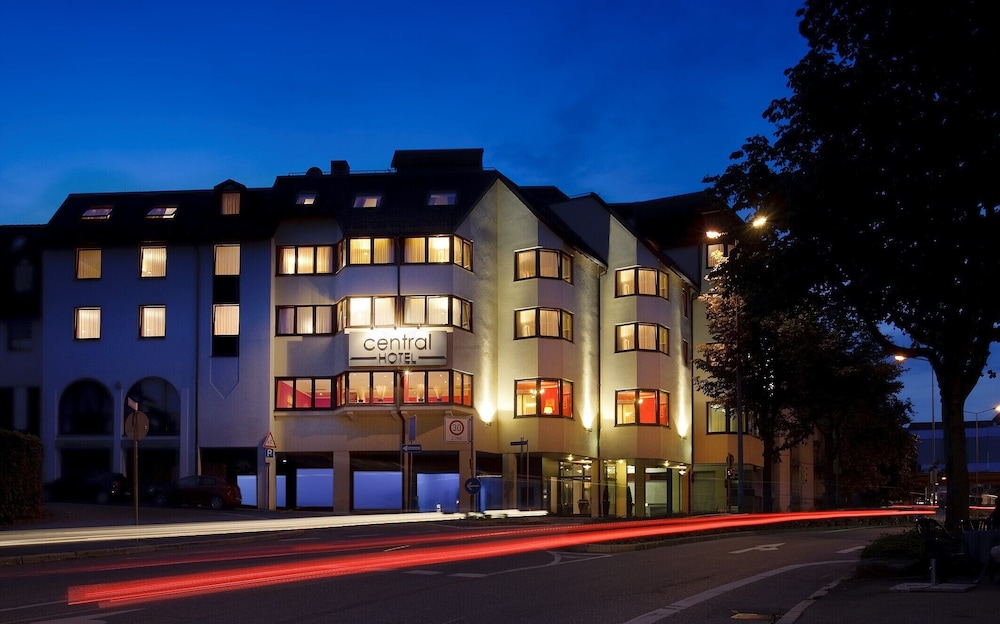 Central Hotel 2/35