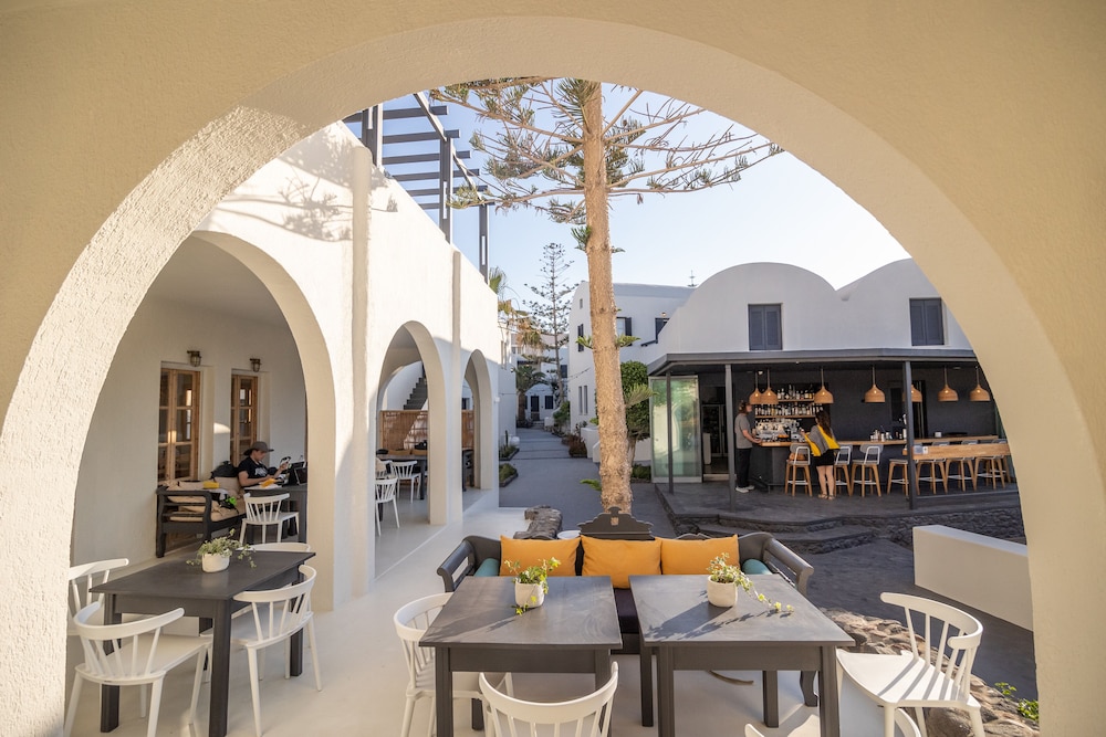 Scorpios Beach Hotel 50/63