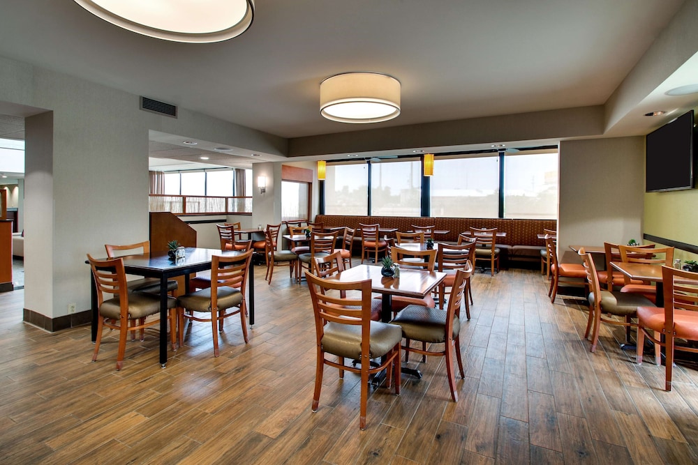 Drury Inn and Suites Bowling Green KY 32/50
