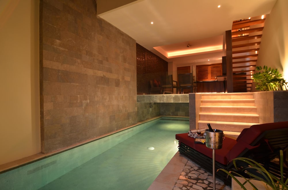 VILLA KAYU RAJA 8/69