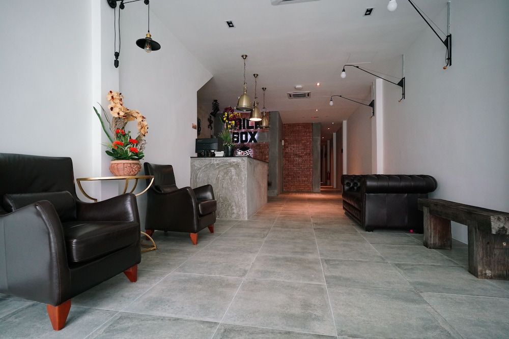Brick Box Hotel 33/45