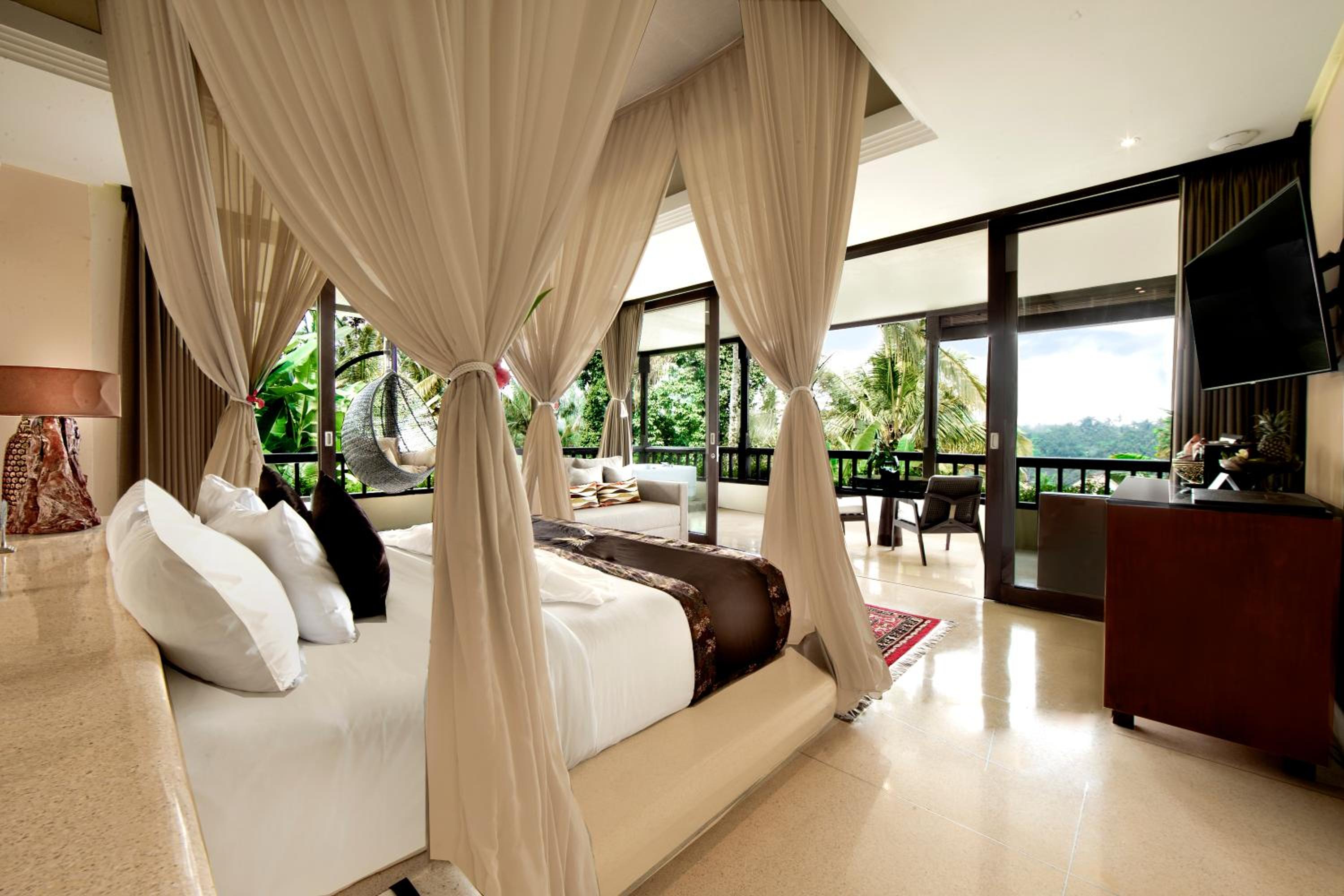 Panoramic, Sunset, Suite, King Bed, Hot Tub, Corner