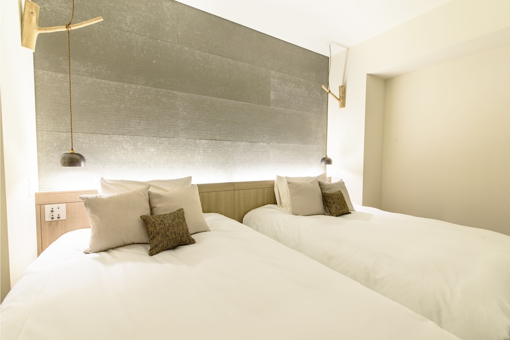 KOMOREBI, SUITE, TWIN BEDS