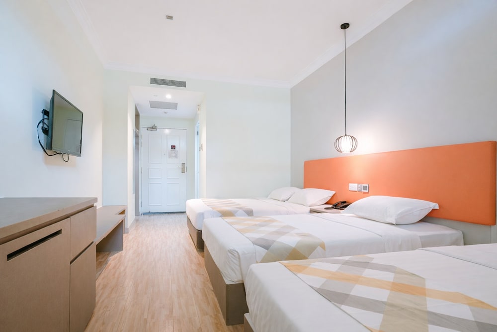 ROOM, QUADRUPLE