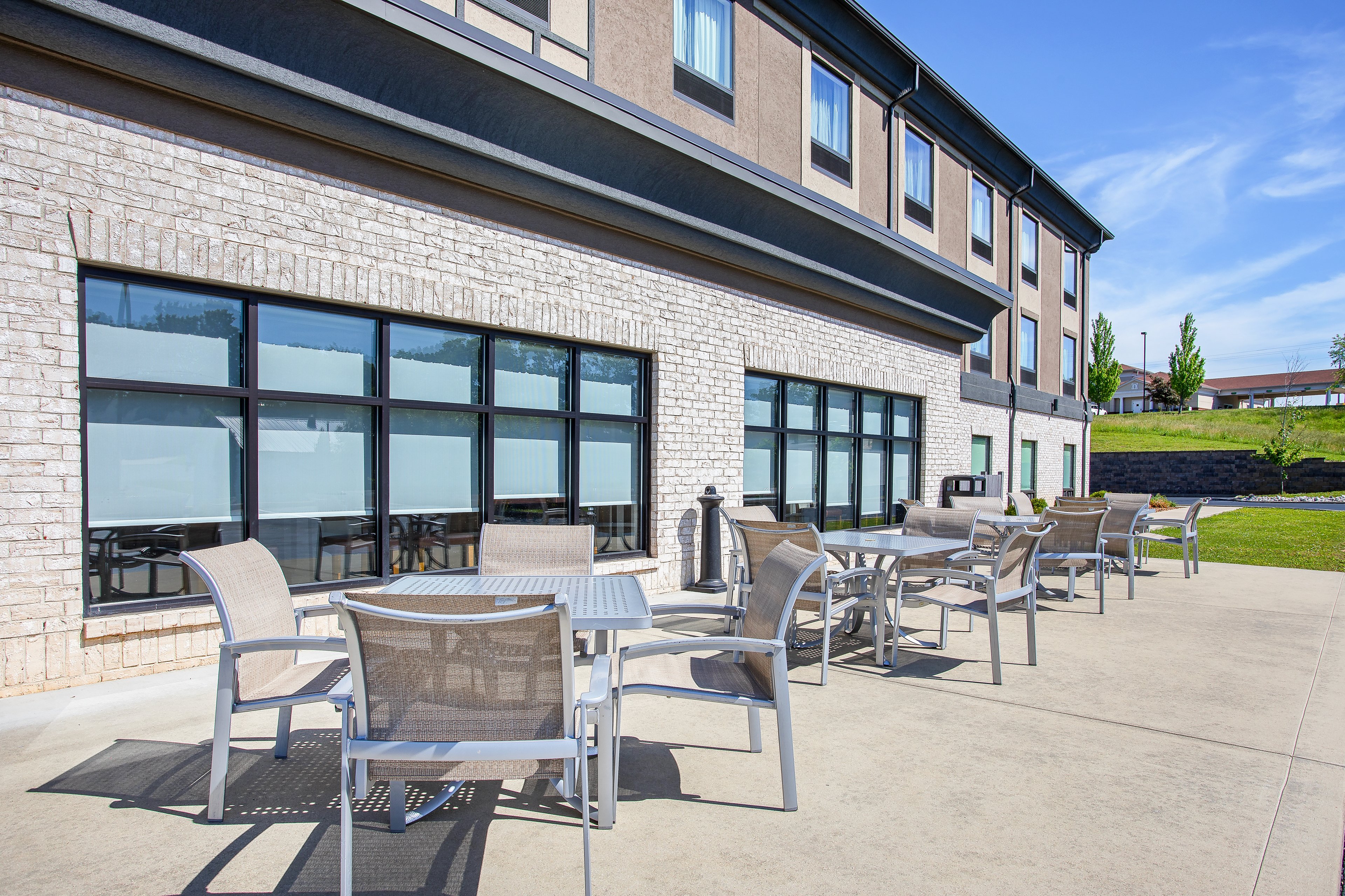 Holiday Inn Express Suites Glasgow 44/45