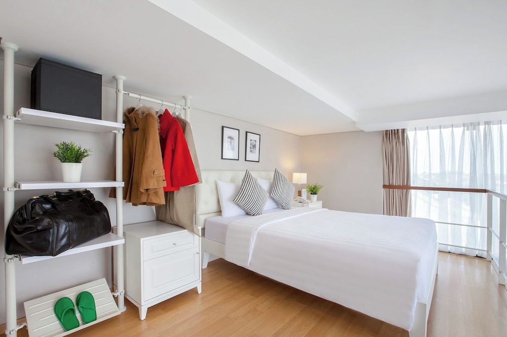 LOFT, PREMIER