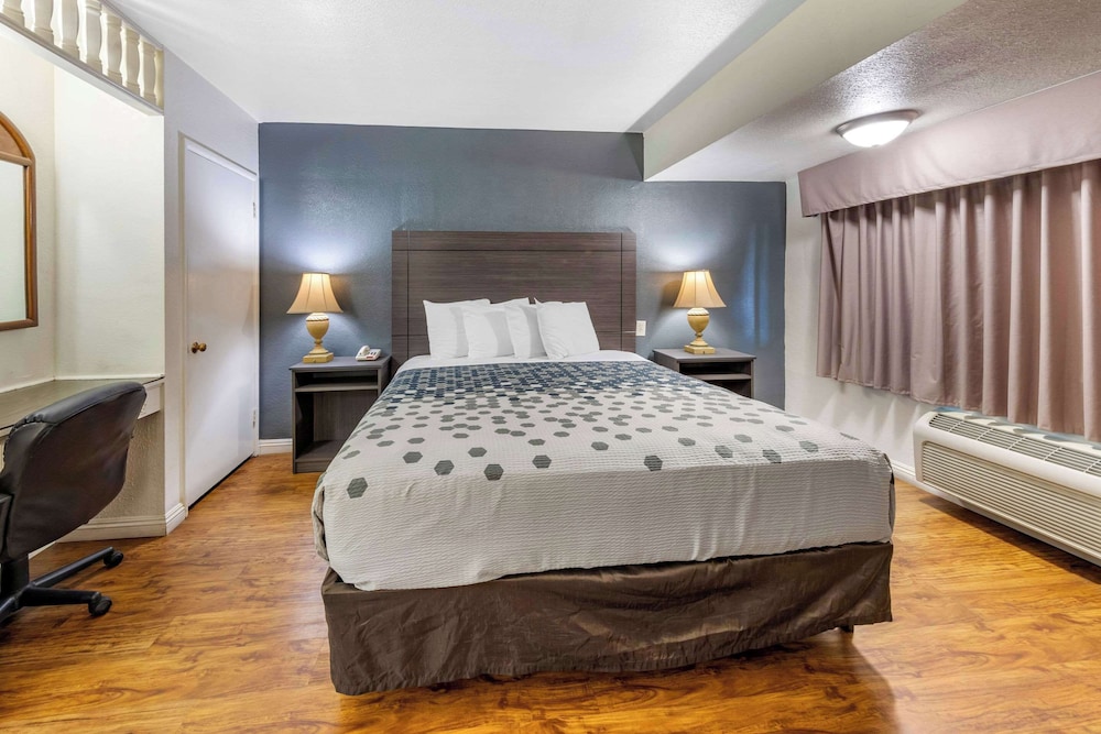 Econo Lodge On Historic Route 66 12/35