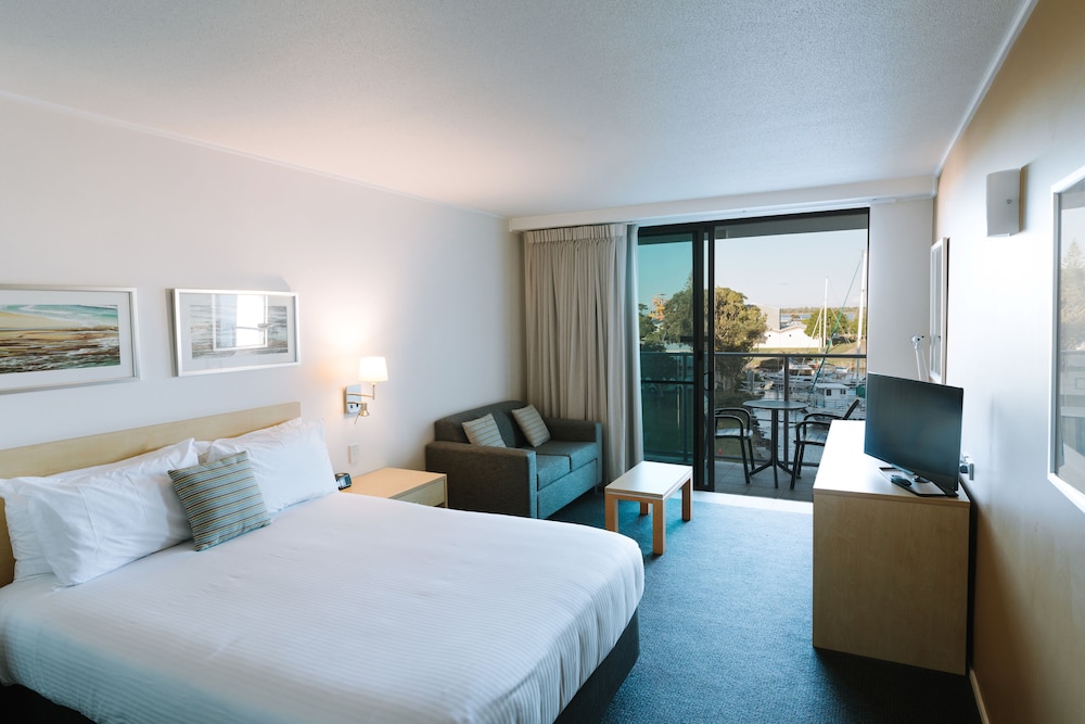 ROOM, ACCESSIBLE