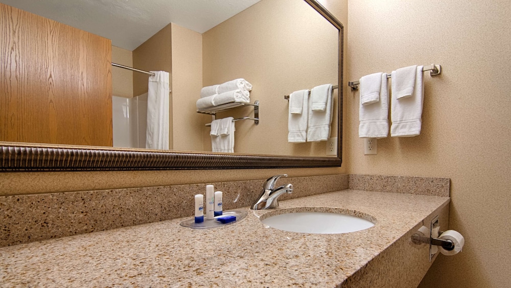 جناح بسرير كينج مع أريكة بحوض جاكوزي، Best Western Plus Blaine At The National Sports Center 6/7