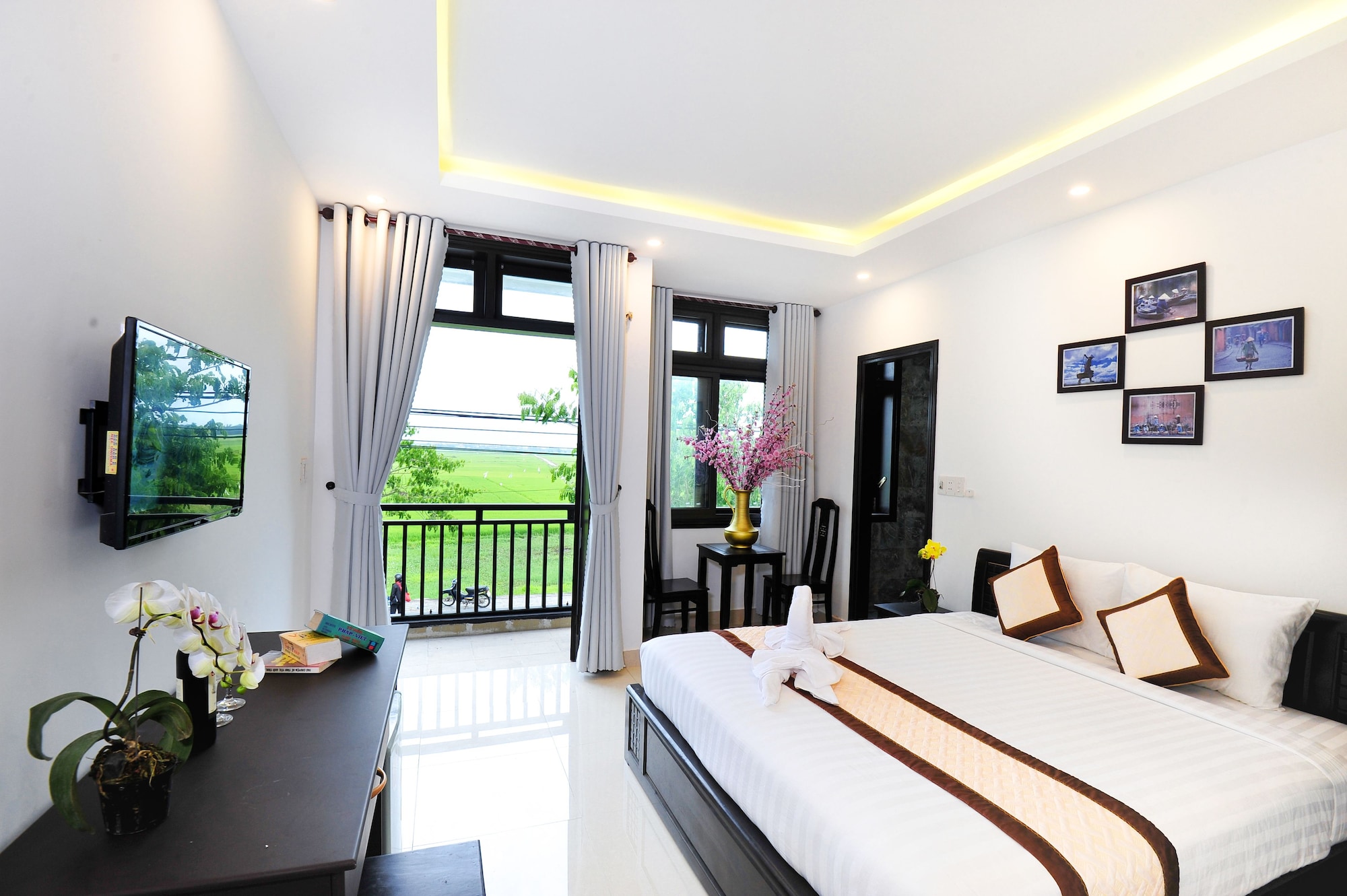 DELUXE, DOUBLE BED, BALCONY