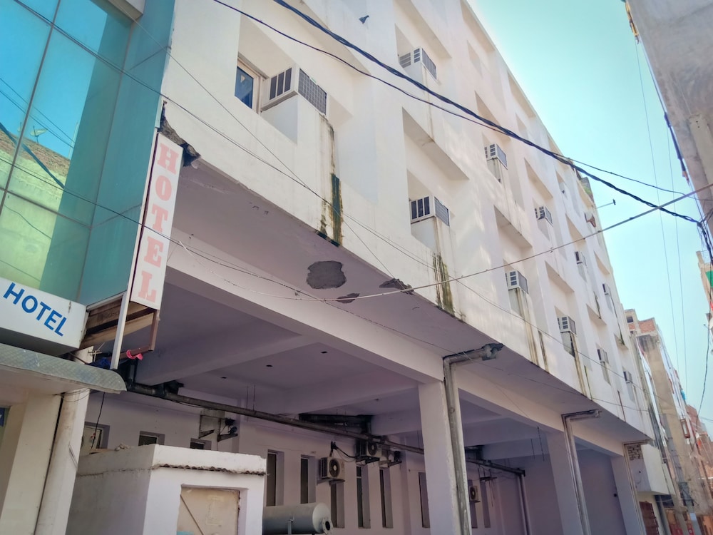 Hotel Mohan Noida 1/9
