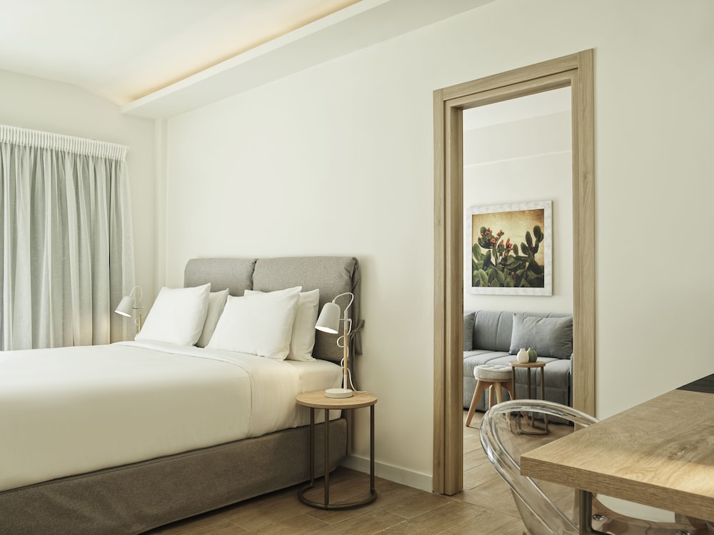 DELUXE, SUITE