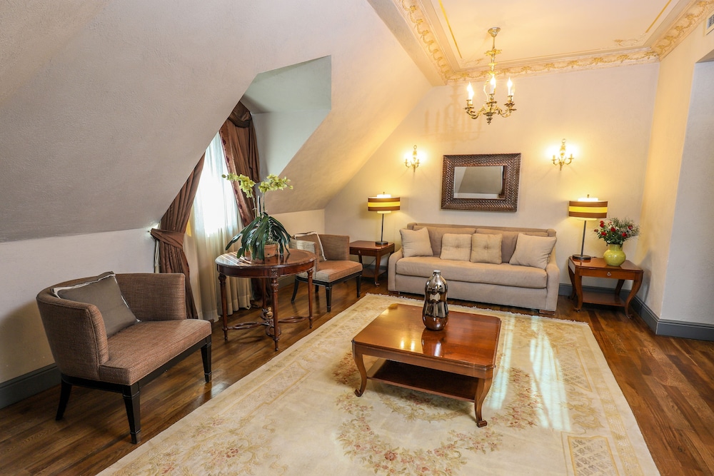 Palazzo Donizetti Istanbul, Tapestry Collection by Hilton 54/75