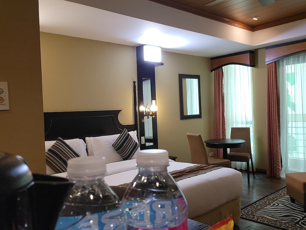 Lee Boutique Hotel 65/74