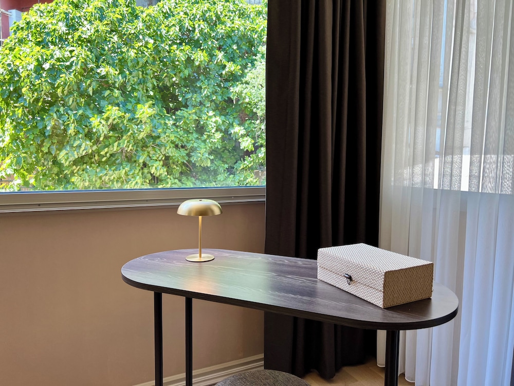 Weingart Suites Hotel 52/58