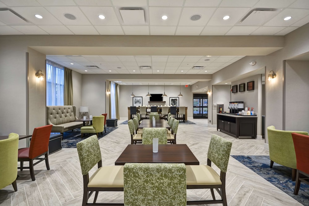 Hampton Inn Livonia Detroit 24/30