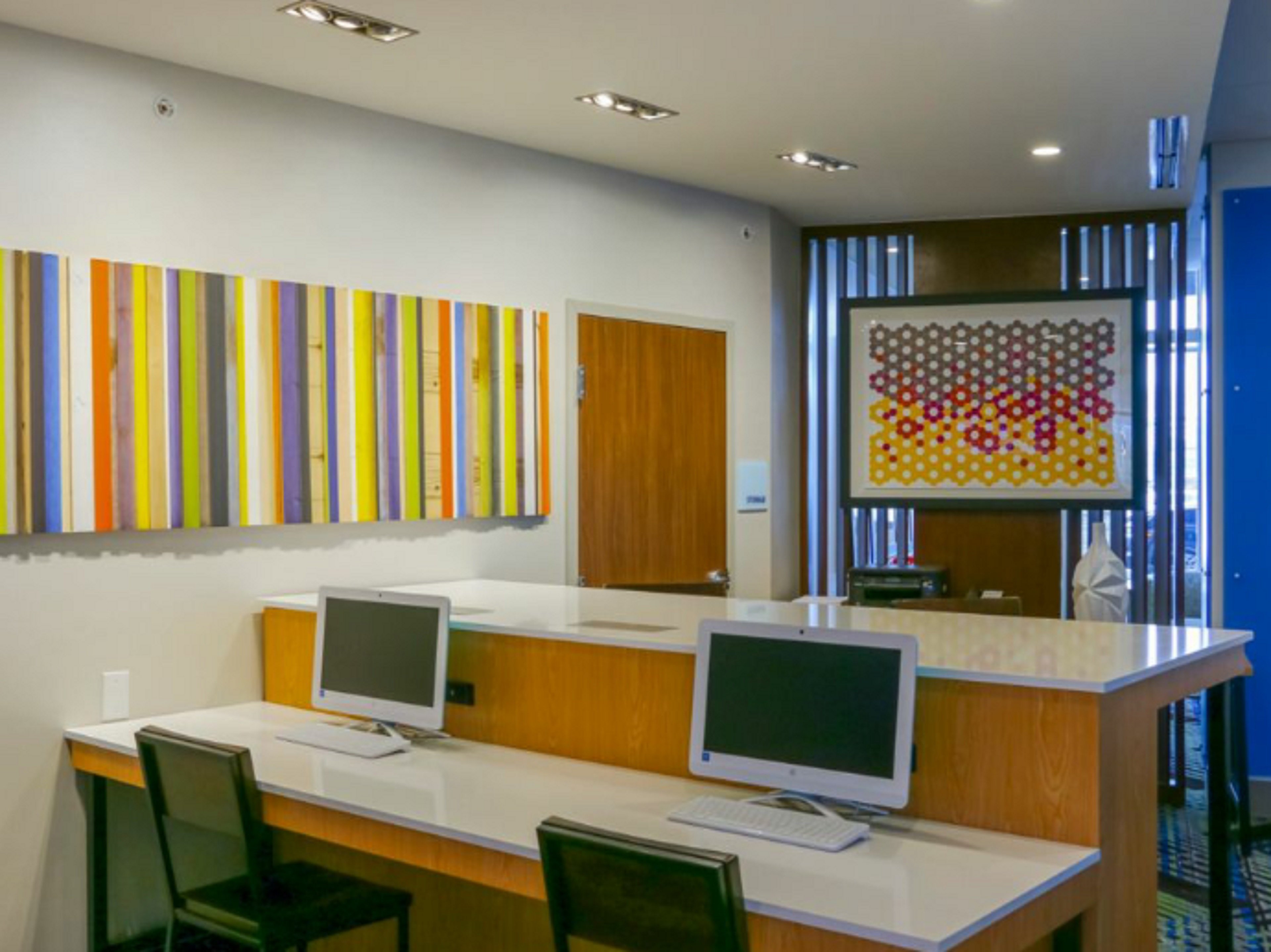 Holiday Inn Express Suites Detroit North Roseville 31/36